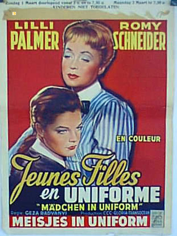 JEUNES FILLES EN UNIFORME