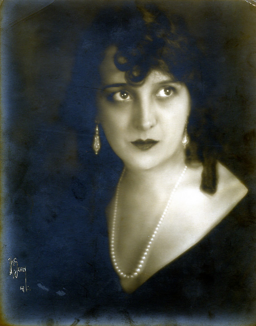 ESTELLA TAYLOR